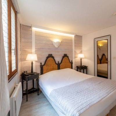 hotel bedrom.jpg